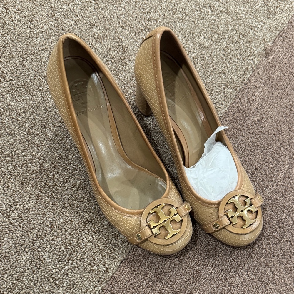 Tory Burch Camel Textured Heels with Gold Accent
